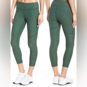 Outdoor Voices 3/4 leggings in forest green size small, worn once